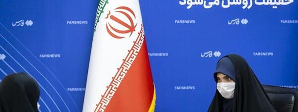 عکس دختر چادری نشسته