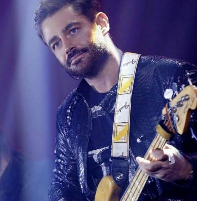 عکس محمد رضا گلزار مادرش