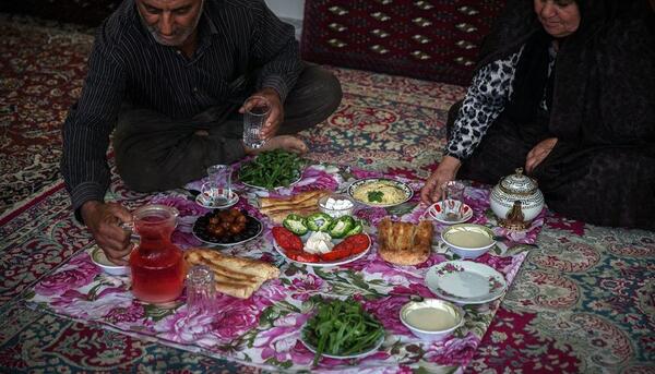 عکس سفره مهمانی افطار