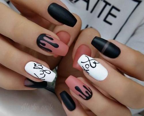 عکس مدل ناخن قرمز و سفید
