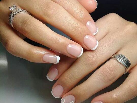 عکس طرح ناخن هلویی ساده