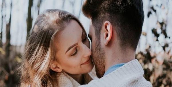 عکس عاشقانه گاز گرفتن پسر