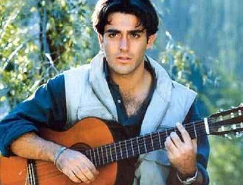 عکس محمد رضا گلزار با ماشینش