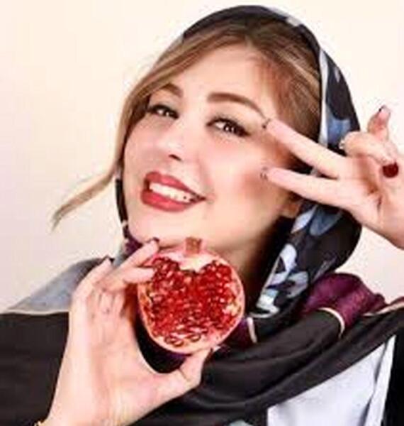 عکس نیوشا ضیغمی و خانواده اش
