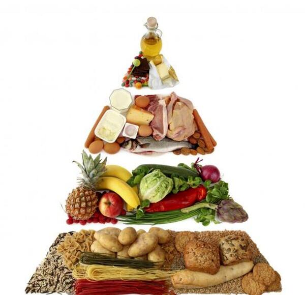 عکس آقای گردو در شهر آجیلی