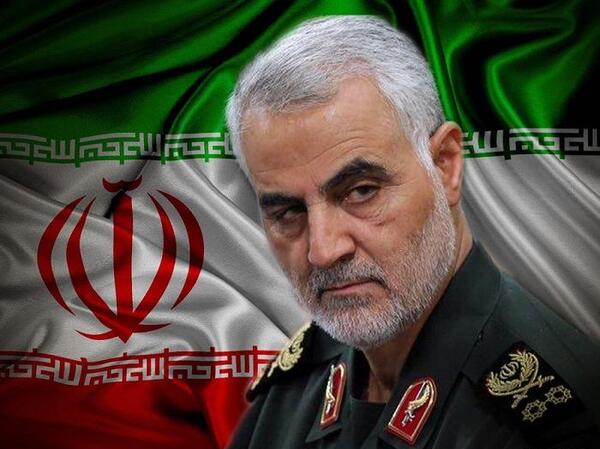 عکس قاسم سلیمانی در صف نماز داعش