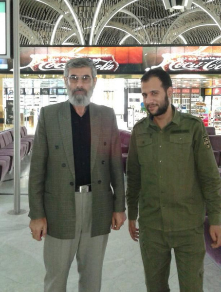 عکس قاسم سلیمانی در صف نماز داعش