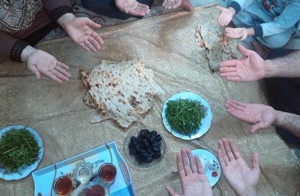 عکس نوشته سفره افطاری