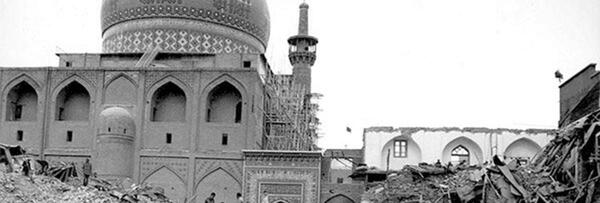 عکس دختر چادری روبروی حرم