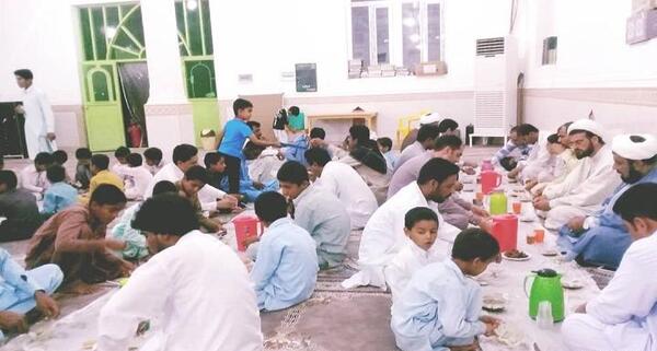 عکس سفره افطار بلوچی