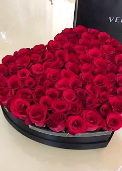 عکس دختر چادری با گل آفتابگردان