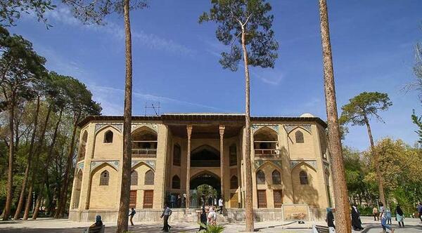 عکس خانم عطایی در پایتخت ۵