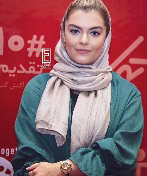 عکس دنیا مدنی و مادرش