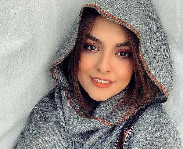 عکس دنیا مدنی و مادرش