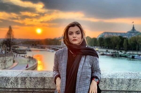 عکس دنیا مدنی و مادرش