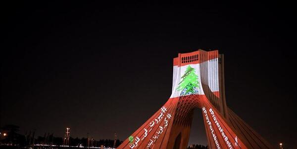 عکس پرچم چین در میدان آزادی