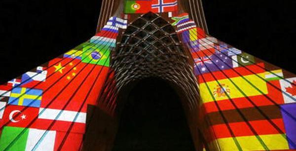عکس پرچم چین در میدان آزادی
