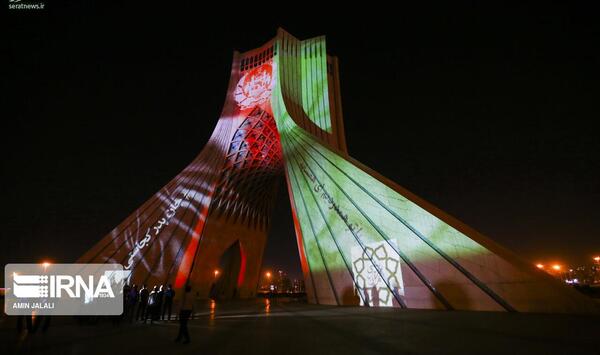 عکس پرچم چین در میدان آزادی