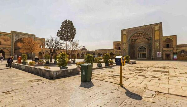 عکس پرچم چین در میدان آزادی