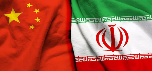 عکس پرچم چین در میدان آزادی