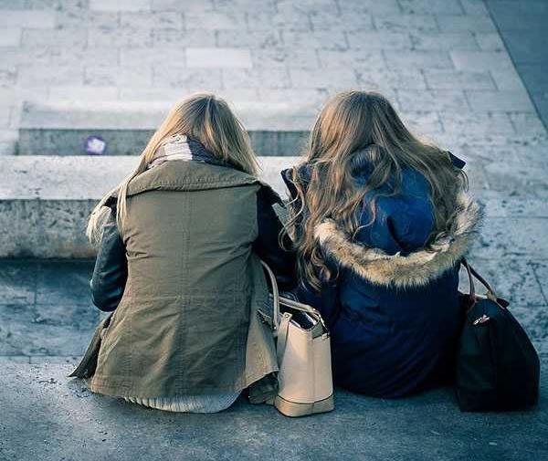 عکس بغل رفیق دخترونه