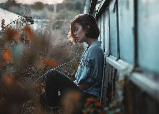 عکس دخترانه غمگین بدون متن