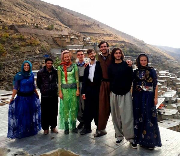 عکس نگین کاری لباس کردی