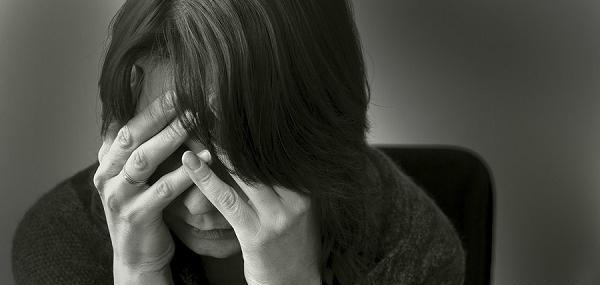 عکس قرص خواب تو دست دختر
