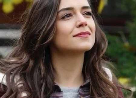 عکس لیلی در غنچه های زخمی