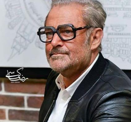 عکس محمد رضا گلزار در استخر