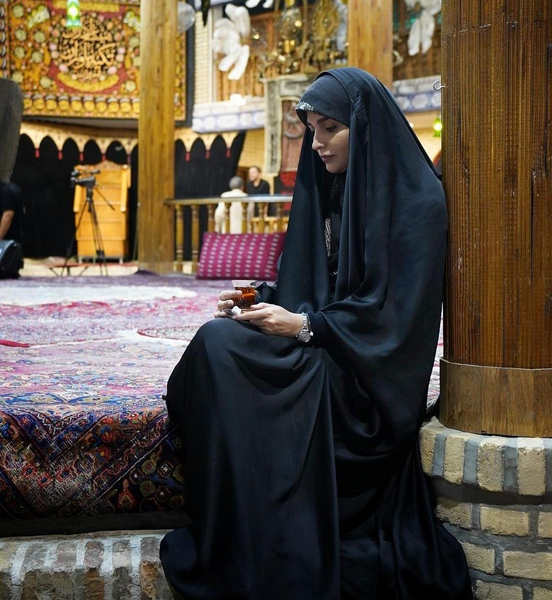 عکس دختر چادری پاییز
