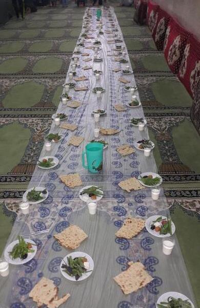 عکس سفره افطار بین الحرمین