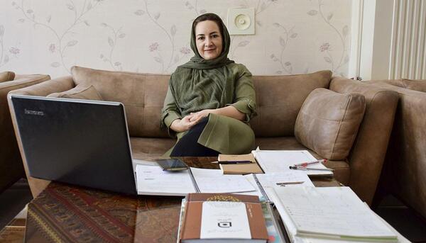 عکس خانم معلم برای پروفایل