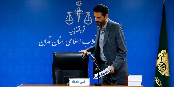عکس خانم شریف کاظمی منشی هادی رضوی