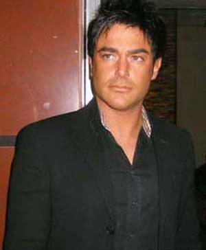 عکس محمد رضا گلزار ماشین