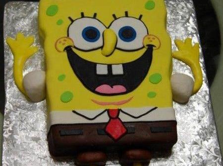 عکس پسر بچه روی کیک تولد