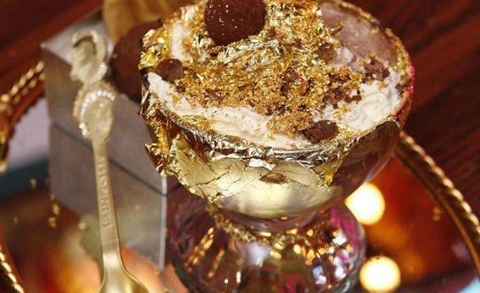 عکس پول و طلای زیاد