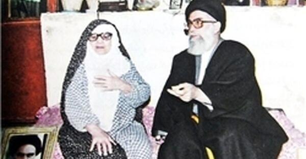 عکس آیت الله خامنه ای در خانه خدا