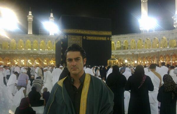 عکس محمد رضا گلزار در حرم امام رضا