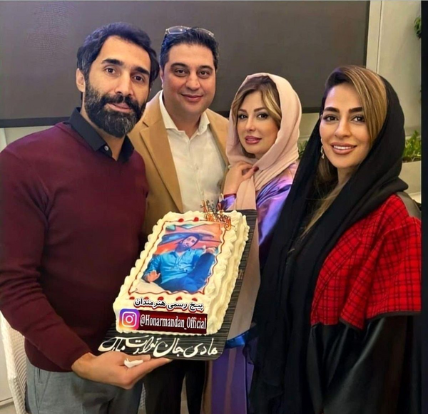 عکس نیوشا ضیغمی و ماشینش