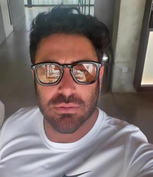 عکس گلزار با عینک
