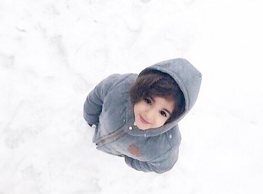عکس پسر بچه در برف