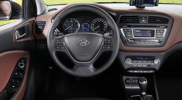 عکس داخل هیوندا i20