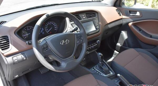 عکس داخل هیوندا i20