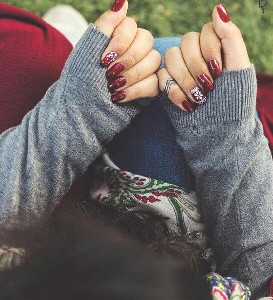 عکس پروفایل دخترونه لاکچری قرمز