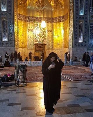 عکس دختر چادری در حرم