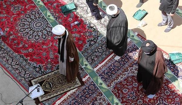 عکس پول روی فرش
