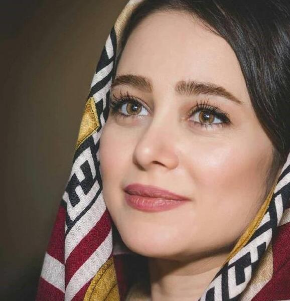 عکس الناز تنها