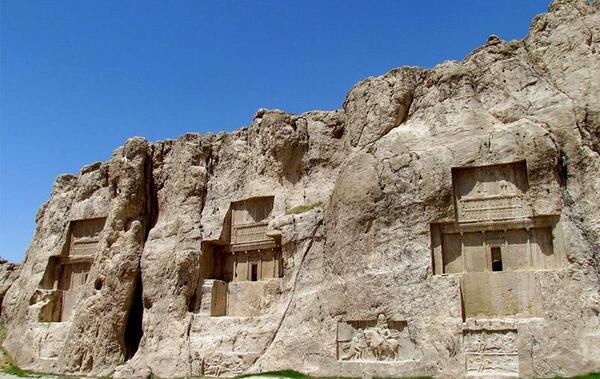 عکس داخل نقش رستم
