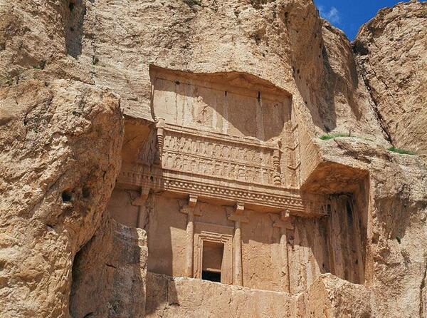 عکس داخل نقش رستم